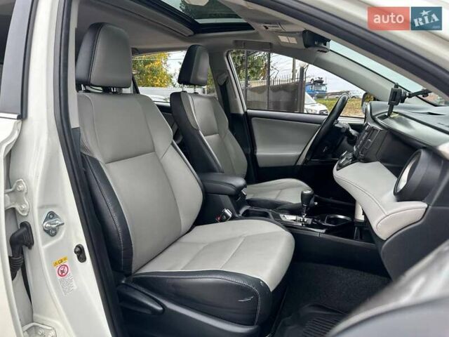 Білий Тойота РАВ 4, об'ємом двигуна 2.49 л та пробігом 122 тис. км за 19990 $, фото 11 на Automoto.ua