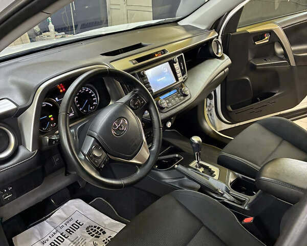 Белый Тойота РАВ 4, объемом двигателя 2.49 л и пробегом 160 тыс. км за 23000 $, фото 21 на Automoto.ua