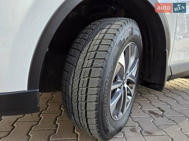 Тойота РАВ 4 2017 в Киеве на Automoto.ua Белый Тойота РАВ 4, объемом двигателя 2.49 л и пробегом 95 тыс. км за 21500 $, фото 19 на Automoto.ua