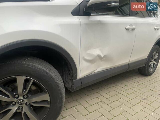 Белый Тойота РАВ 4, объемом двигателя 2.23 л и пробегом 190 тыс. км за 16999 $, фото 3 на Automoto.ua