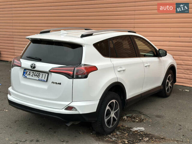 Белый Тойота РАВ 4, объемом двигателя 2.5 л и пробегом 183 тыс. км за 15490 $, фото 65 на Automoto.ua