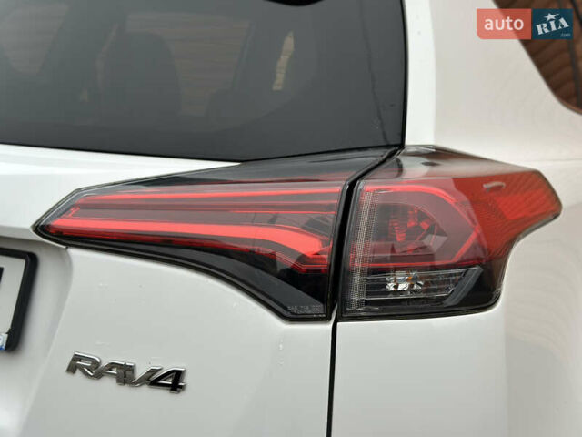 Белый Тойота РАВ 4, объемом двигателя 2.5 л и пробегом 183 тыс. км за 15490 $, фото 19 на Automoto.ua