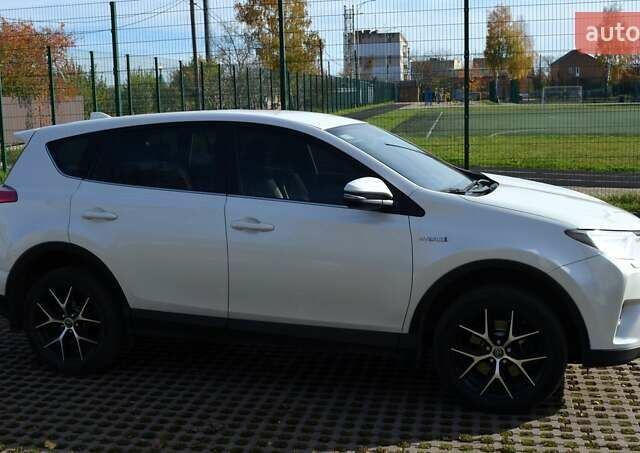 Тойота РАВ 4 2017 в Виннице на Automoto.ua Белый Тойота РАВ 4, объемом двигателя 2.49 л и пробегом 198 тыс. км за 22987 $, фото 17 на Automoto.ua