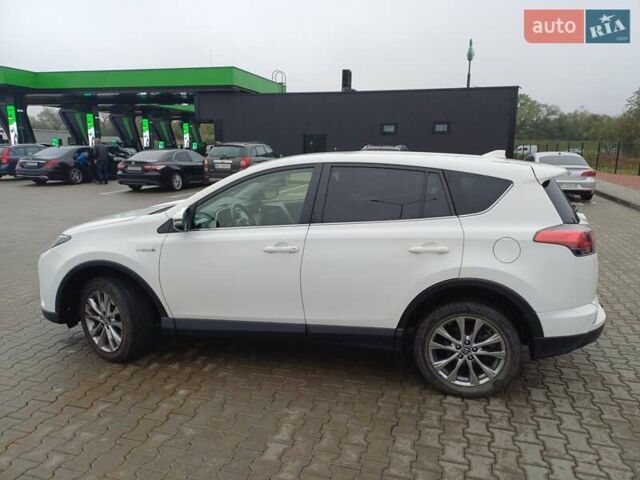 Тойота РАВ 4 2017 в Стрые на Automoto.ua Белый Тойота РАВ 4, объемом двигателя 2.49 л и пробегом 143 тыс. км за 23500 $, фото 3 на Automoto.ua