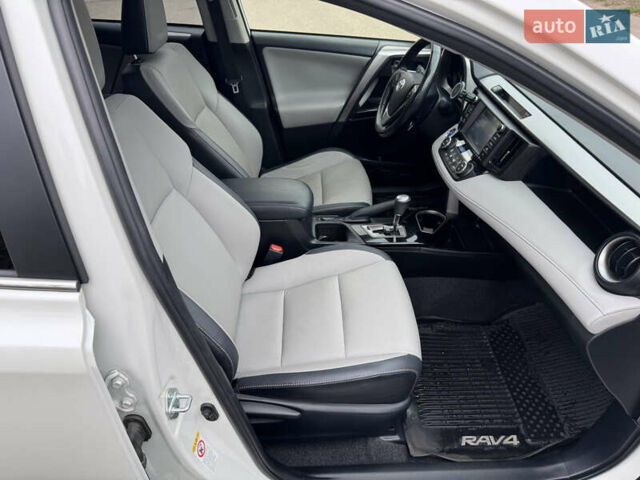 Білий Тойота РАВ 4, об'ємом двигуна 2.49 л та пробігом 96 тис. км за 22300 $, фото 26 на Automoto.ua