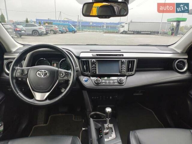 Тойота РАВ 4 2017 в Стрые на Automoto.ua Белый Тойота РАВ 4, объемом двигателя 2.49 л и пробегом 143 тыс. км за 23500 $, фото 17 на Automoto.ua