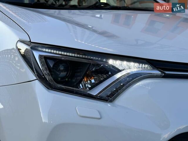 Білий Тойота РАВ 4, об'ємом двигуна 2 л та пробігом 93 тис. км за 21000 $, фото 11 на Automoto.ua