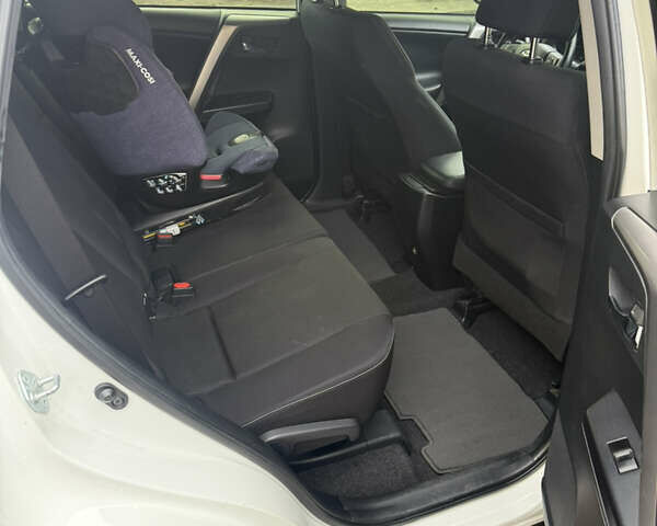 Белый Тойота РАВ 4, объемом двигателя 1.99 л и пробегом 67 тыс. км за 21000 $, фото 16 на Automoto.ua