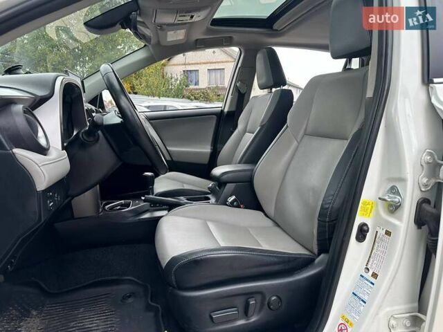 Білий Тойота РАВ 4, об'ємом двигуна 2.49 л та пробігом 122 тис. км за 19990 $, фото 8 на Automoto.ua