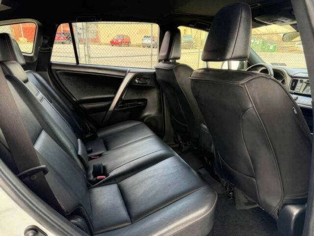 Белый Тойота РАВ 4, объемом двигателя 2.5 л и пробегом 64 тыс. км за 11000 $, фото 9 на Automoto.ua