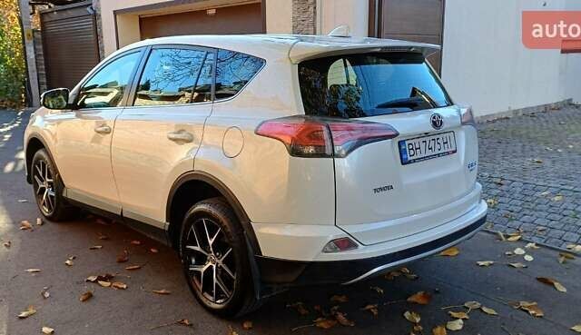 Тойота РАВ 4 2017 в Одессе на Automoto.ua Белый Тойота РАВ 4, объемом двигателя 2.23 л и пробегом 188 тыс. км за 21000 $, фото 7 на Automoto.ua