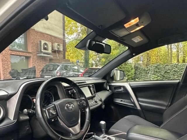 Тойота РАВ 4 2017 в Киеве на Automoto.ua Белый Тойота РАВ 4, объемом двигателя 2 л и пробегом 116 тыс. км за 8000 $, фото 9 на Automoto.ua