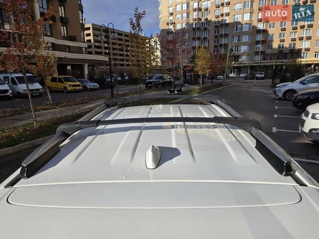 Тойота РАВ 4 2017 в Киеве на Automoto.ua Белый Тойота РАВ 4, объемом двигателя 2.49 л и пробегом 95 тыс. км за 21500 $, фото 13 на Automoto.ua