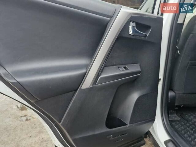 Білий Тойота РАВ 4, об'ємом двигуна 2.5 л та пробігом 126 тис. км за 15799 $, фото 15 на Automoto.ua