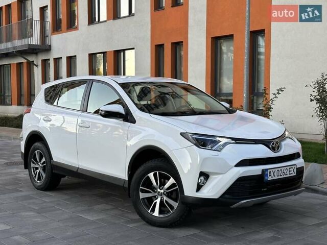 Білий Тойота РАВ 4, об'ємом двигуна 2 л та пробігом 93 тис. км за 21000 $, фото 5 на Automoto.ua