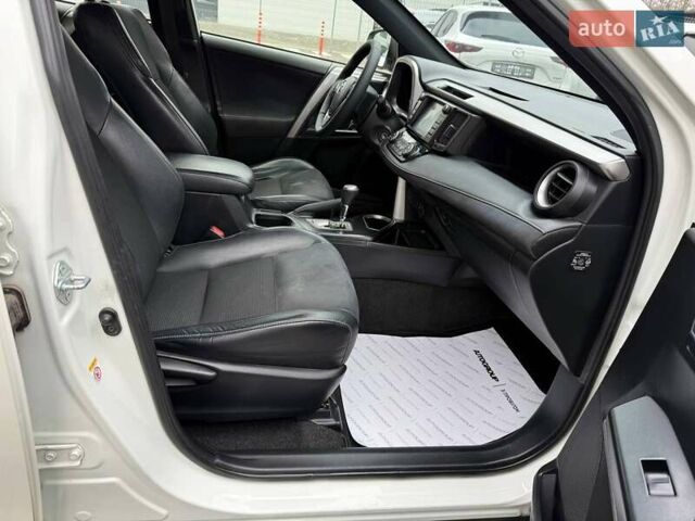 Білий Тойота РАВ 4, об'ємом двигуна 2.23 л та пробігом 192 тис. км за 19300 $, фото 21 на Automoto.ua