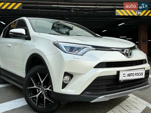 Белый Тойота РАВ 4, объемом двигателя 1.99 л и пробегом 151 тыс. км за 19990 $, фото 1 на Automoto.ua