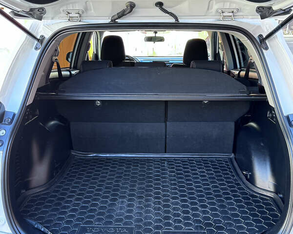 Белый Тойота РАВ 4, объемом двигателя 1.99 л и пробегом 187 тыс. км за 16900 $, фото 2 на Automoto.ua