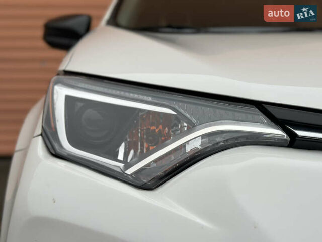 Белый Тойота РАВ 4, объемом двигателя 2.5 л и пробегом 183 тыс. км за 15490 $, фото 3 на Automoto.ua