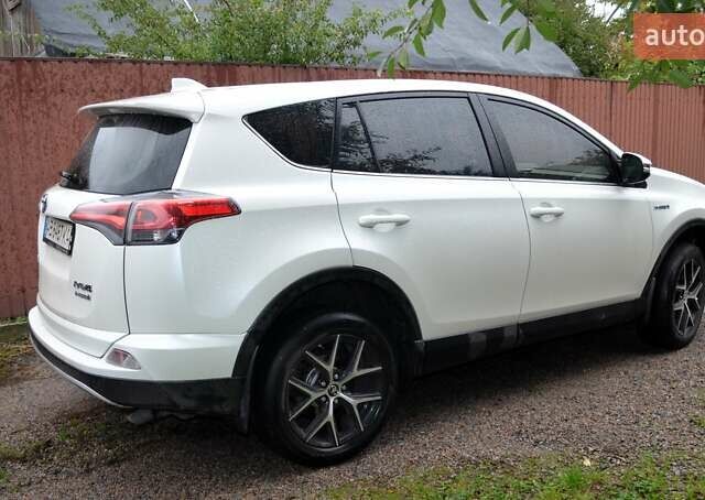 Тойота РАВ 4 2017 в Виннице на Automoto.ua Белый Тойота РАВ 4, объемом двигателя 2.49 л и пробегом 199 тыс. км за 22990 $, фото 5 на Automoto.ua