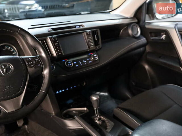 Білий Тойота РАВ 4, об'ємом двигуна 2.49 л та пробігом 72 тис. км за 24000 $, фото 20 на Automoto.ua