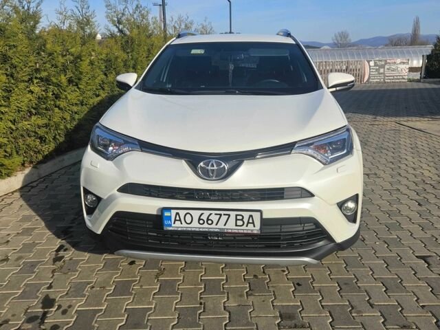 Білий Тойота РАВ 4, об'ємом двигуна 2.2 л та пробігом 290 тис. км за 521 $, фото 2 на Automoto.ua