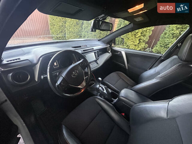 Білий Тойота РАВ 4, об'ємом двигуна 2.49 л та пробігом 146 тис. км за 24000 $, фото 13 на Automoto.ua