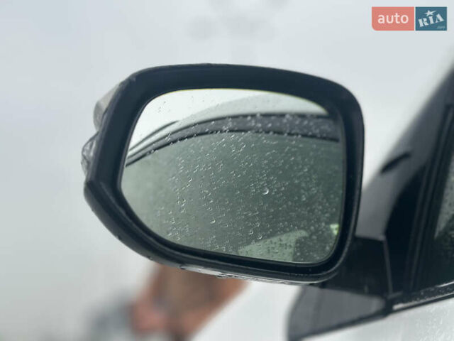 Тойота РАВ 4 2017 в Львове на Automoto.ua Белый Тойота РАВ 4, объемом двигателя 2.49 л и пробегом 187 тыс. км за 22990 $, фото 16 на Automoto.ua