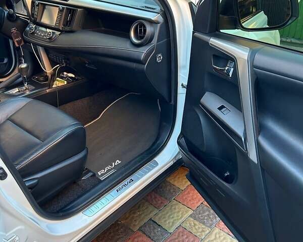 Белый Тойота РАВ 4, объемом двигателя 2.5 л и пробегом 108 тыс. км за 25300 $, фото 30 на Automoto.ua