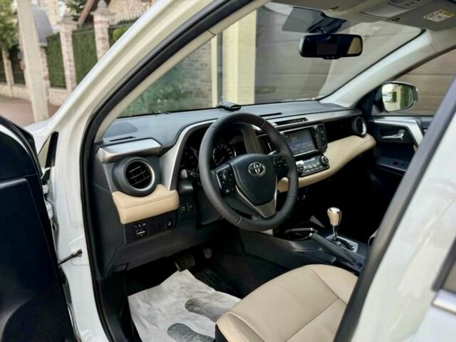 Белый Тойота РАВ 4, объемом двигателя 2.5 л и пробегом 80 тыс. км за 16000 $, фото 5 на Automoto.ua