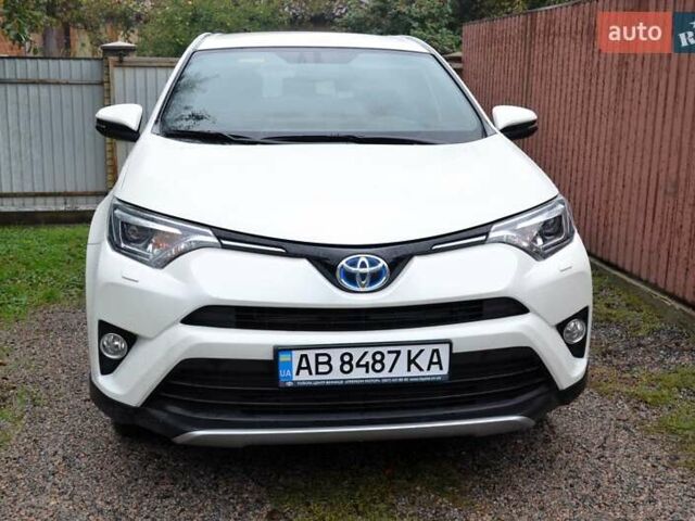 Тойота РАВ 4 2017 в Виннице на Automoto.ua Белый Тойота РАВ 4, объемом двигателя 2.49 л и пробегом 199 тыс. км за 22990 $, фото 1 на Automoto.ua