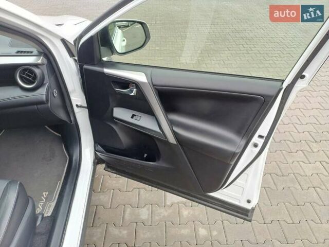 Тойота РАВ 4 2017 в Стрые на Automoto.ua Белый Тойота РАВ 4, объемом двигателя 2.49 л и пробегом 143 тыс. км за 23500 $, фото 23 на Automoto.ua