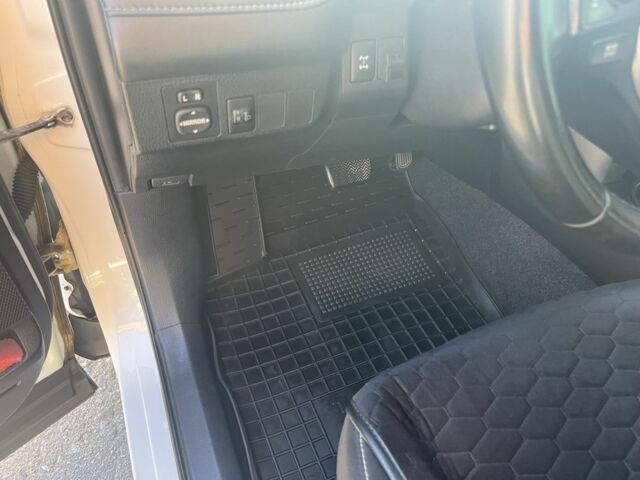 Белый Тойота РАВ 4, объемом двигателя 2.2 л и пробегом 144 тыс. км за 24000 $, фото 3 на Automoto.ua