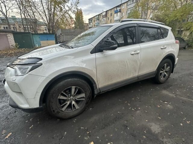 Белый Тойота РАВ 4, объемом двигателя 2 л и пробегом 189 тыс. км за 18000 $, фото 1 на Automoto.ua