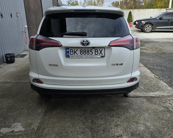 Білий Тойота РАВ 4, об'ємом двигуна 2 л та пробігом 80 тис. км за 22500 $, фото 2 на Automoto.ua
