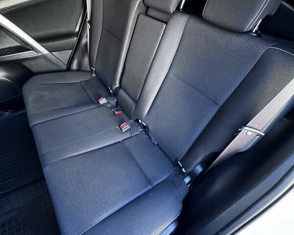 Белый Тойота РАВ 4, объемом двигателя 1.99 л и пробегом 187 тыс. км за 16900 $, фото 3 на Automoto.ua