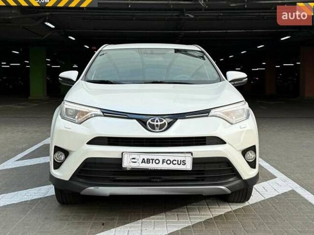 Белый Тойота РАВ 4, объемом двигателя 1.99 л и пробегом 151 тыс. км за 19990 $, фото 2 на Automoto.ua