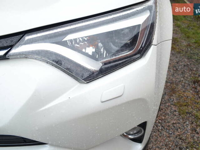 Тойота РАВ 4 2017 в Виннице на Automoto.ua Белый Тойота РАВ 4, объемом двигателя 2.49 л и пробегом 199 тыс. км за 22990 $, фото 10 на Automoto.ua