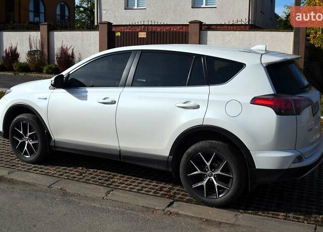 Тойота РАВ 4 2017 в Виннице на Automoto.ua Белый Тойота РАВ 4, объемом двигателя 2.49 л и пробегом 198 тыс. км за 22987 $, фото 6 на Automoto.ua