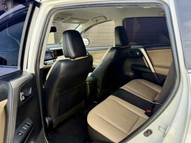 Белый Тойота РАВ 4, объемом двигателя 2.5 л и пробегом 80 тыс. км за 16000 $, фото 8 на Automoto.ua