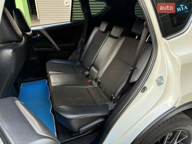 Белый Тойота РАВ 4, объемом двигателя 1.99 л и пробегом 151 тыс. км за 19990 $, фото 9 на Automoto.ua