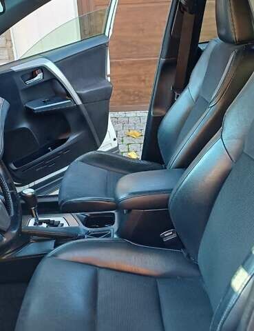 Тойота РАВ 4 2017 в Одессе на Automoto.ua Белый Тойота РАВ 4, объемом двигателя 2.23 л и пробегом 188 тыс. км за 21000 $, фото 4 на Automoto.ua