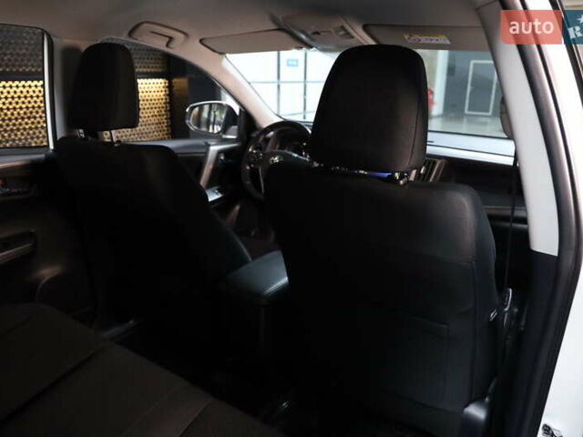 Білий Тойота РАВ 4, об'ємом двигуна 2.49 л та пробігом 72 тис. км за 24000 $, фото 34 на Automoto.ua