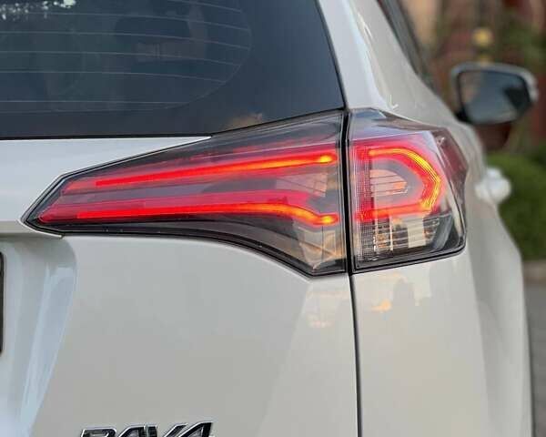 Белый Тойота РАВ 4, объемом двигателя 1.99 л и пробегом 111 тыс. км за 19999 $, фото 13 на Automoto.ua