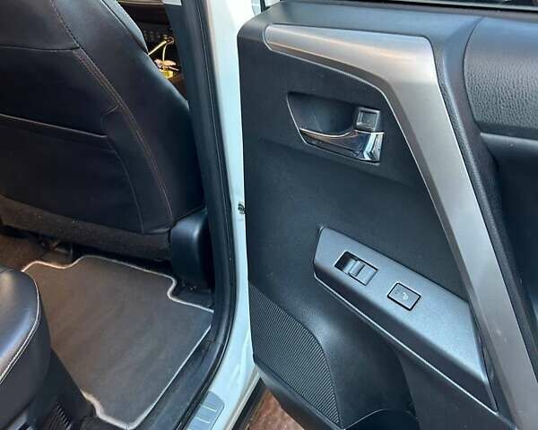 Белый Тойота РАВ 4, объемом двигателя 2.5 л и пробегом 108 тыс. км за 25300 $, фото 28 на Automoto.ua