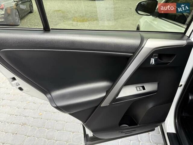 Білий Тойота РАВ 4, об'ємом двигуна 2.23 л та пробігом 192 тис. км за 20500 $, фото 47 на Automoto.ua