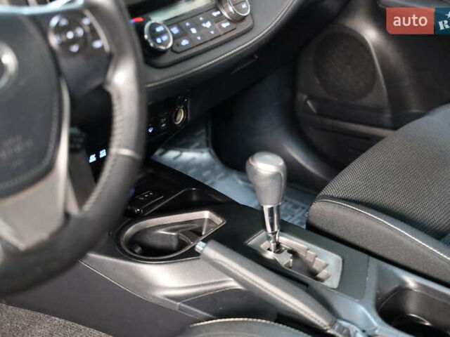 Білий Тойота РАВ 4, об'ємом двигуна 2.49 л та пробігом 72 тис. км за 24000 $, фото 23 на Automoto.ua