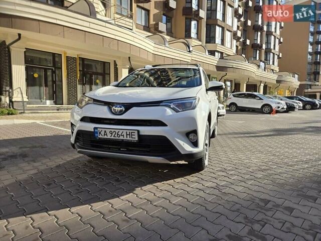 Тойота РАВ 4 2017 в Киеве на Automoto.ua Белый Тойота РАВ 4, объемом двигателя 2.49 л и пробегом 95 тыс. км за 21500 $, фото 5 на Automoto.ua