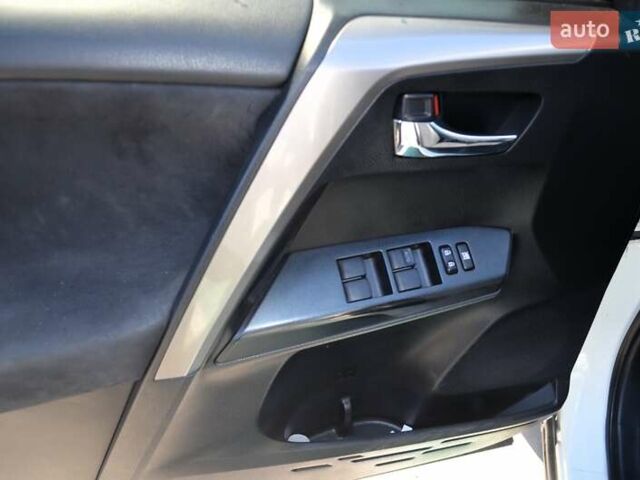 Тойота РАВ 4 2017 в Виннице на Automoto.ua Белый Тойота РАВ 4, объемом двигателя 2.49 л и пробегом 198 тыс. км за 22987 $, фото 32 на Automoto.ua