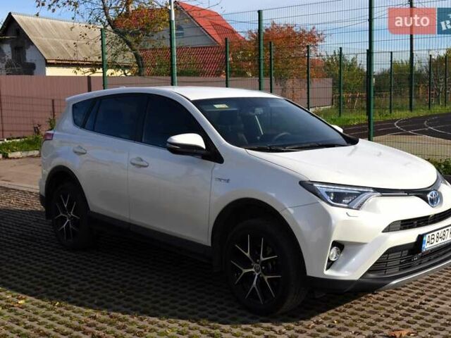 Тойота РАВ 4 2017 в Виннице на Automoto.ua Белый Тойота РАВ 4, объемом двигателя 2.49 л и пробегом 198 тыс. км за 22987 $, фото 15 на Automoto.ua
